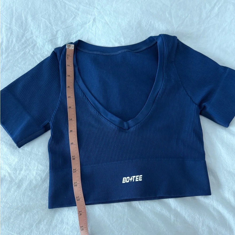 Navy Ribbed Bo + Tee Short Sleeve V-Neck Crop Top with Logo - Picture 4 of 4